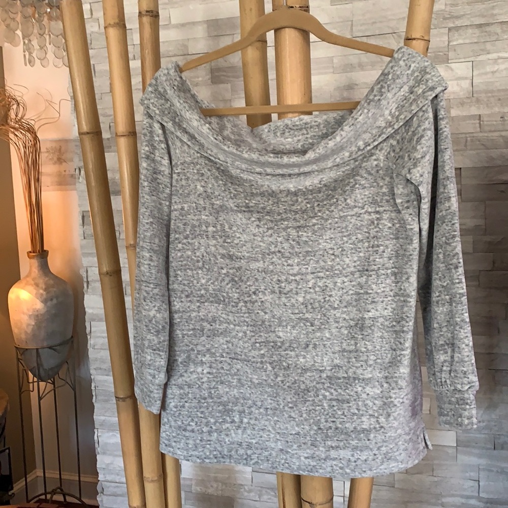 Women’s off the shoulder sweater/shirt